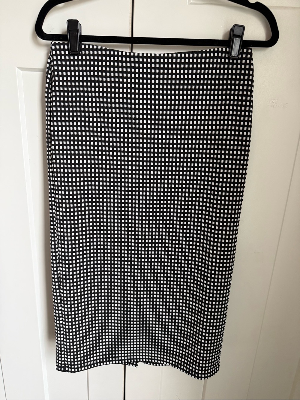 Old Navy Black and White Checked Pencil Skirt size S. Like new.